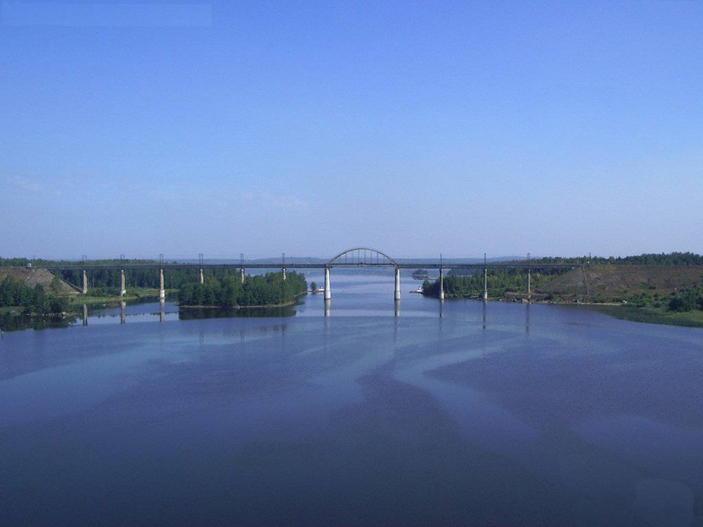 Реконструкция опор моста через Сайменский канал для переустройства контактной сети 2006 год